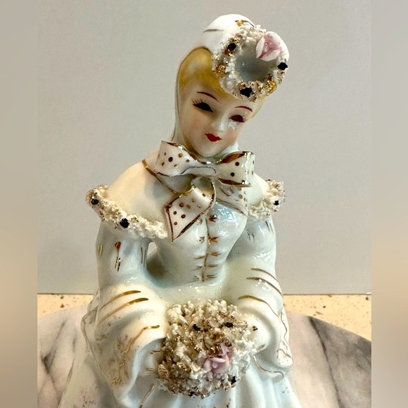 VTG‎ Victorian Lefton Porcelain Figurine Lady in Long Winter Coat Spaghetti Trim - Picture 7 of 10